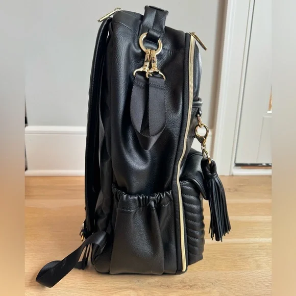 Itzy Ritzy • Diaper Bag Boss Backpack • Rock & Roll • Black - Picture 5 of 10